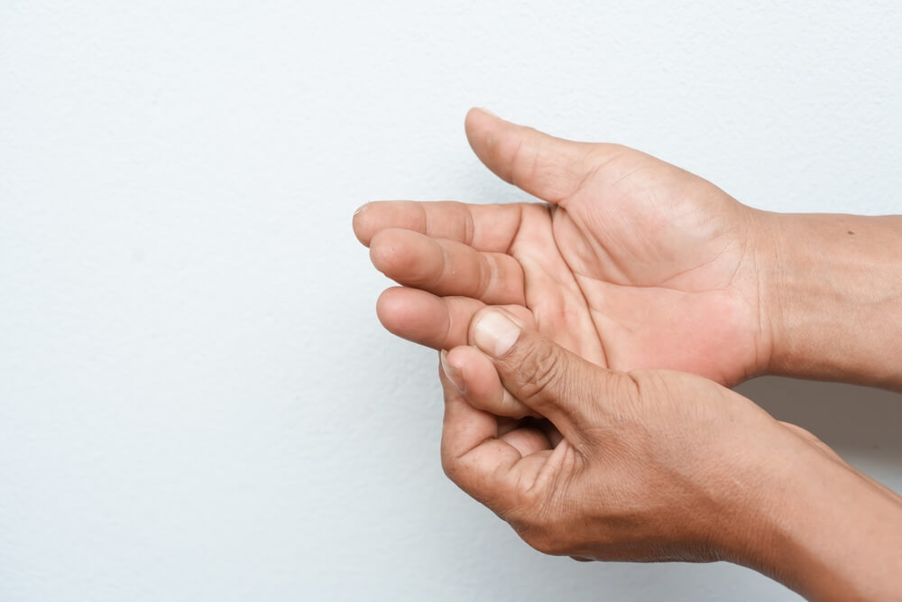 Drętwienie dłoni i&nbsp;palców w&nbsp;nocy – przyczyny ortopedyczne i&nbsp;neurologiczne – JMC