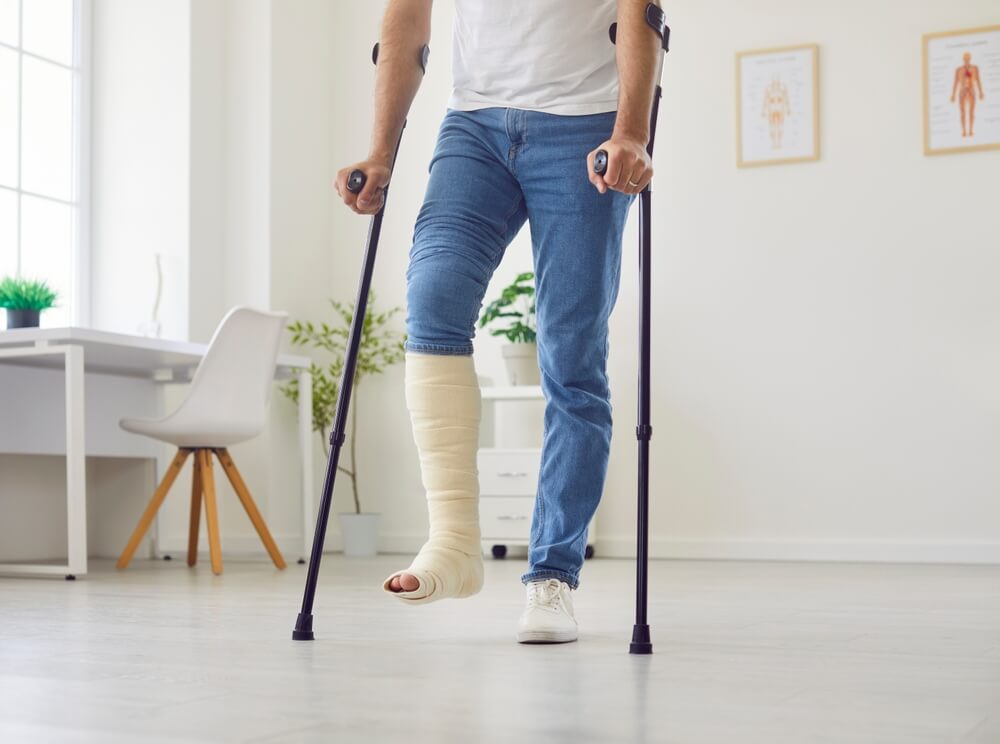 Rehabilitacja po&nbsp;długim unieruchomieniu (gips, orteza) – jak bezpiecznie wrócić do&nbsp;ruchu – JMC