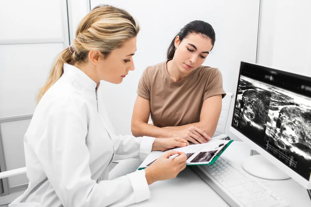 Kiedy warto zgłosić się do&nbsp;endokrynologa? Objawy, których&nbsp;nie&nbsp;warto ignorować Józefosław Medical Center